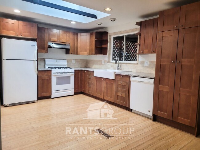 Foto del edificio - Spacious Lacey Home with Private, Wooded Backyard Setting!