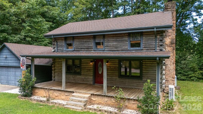 Foto del edificio - 2038 Toms Creek Rd