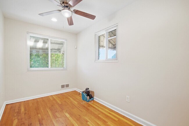 Foto del edificio - 4229 Fort Dupont Terrace SE