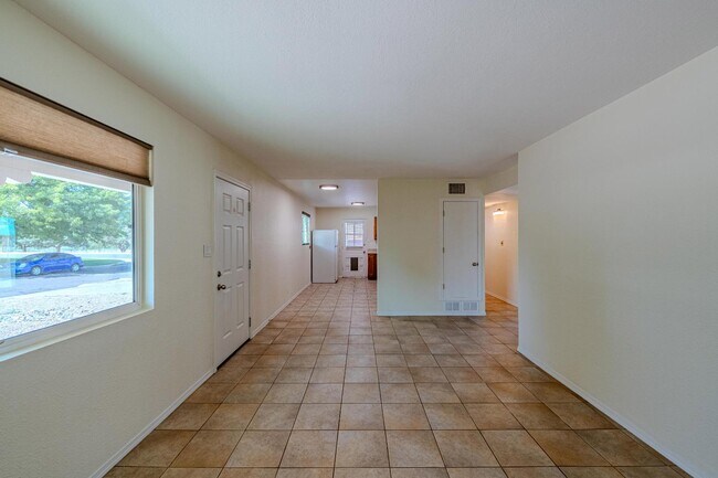 Foto del edificio - 9105 Cherokee Rd NE