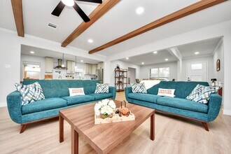 Building Photo - 10003 Briarwild Ln