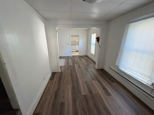 Building Photo - 703 W Briggs Ave