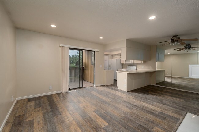 Building Photo - 644 Jefferson Cove