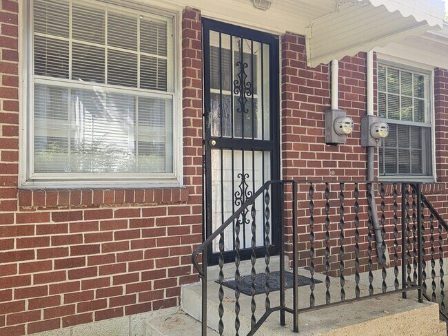 Foto del edificio - 2502 Woodlawn Dr