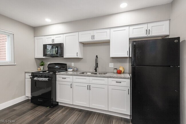 Foto del edificio - 7348 Hough Ave