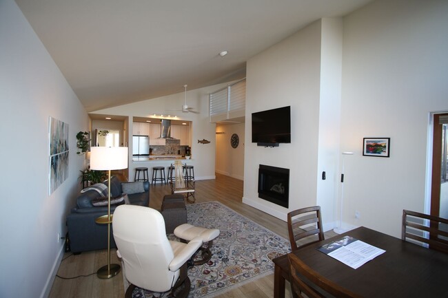 Foto del edificio - 2 Bedroom Condo overlooking Westchester La...