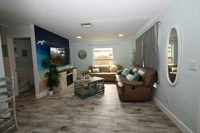 Foto del edificio - 206 Cape Coral Pkwy W
