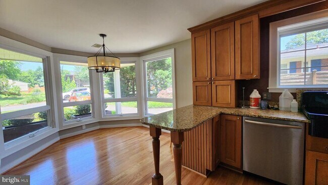 Building Photo - 2207 Fordham Dr
