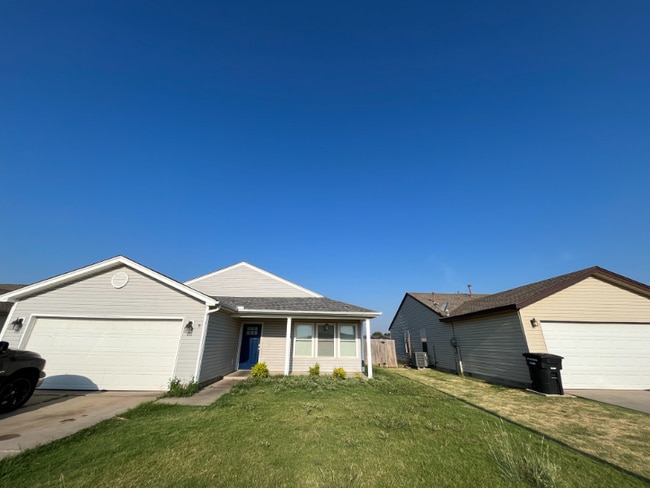 Building Photo - 1713 Eagle Dr