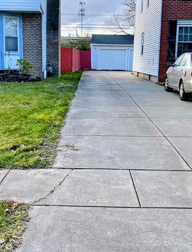 Building Photo - 127 Fairgreen Dr
