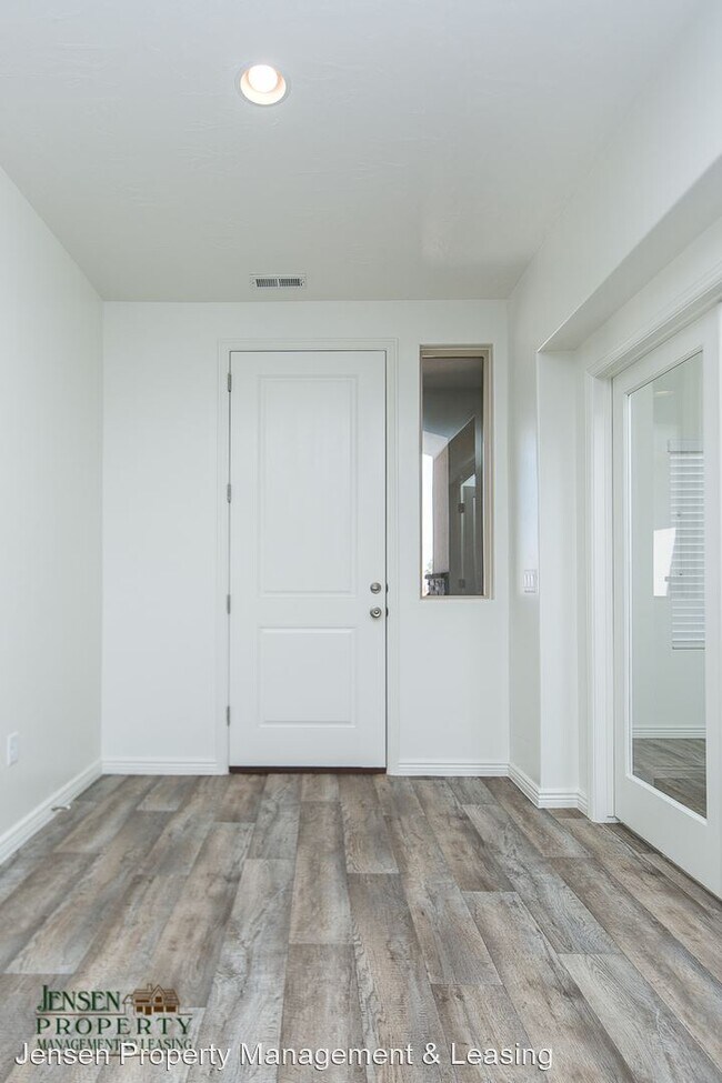 Foto del edificio - 6 br, 3.5 bath House - 3262 East Livia Drive