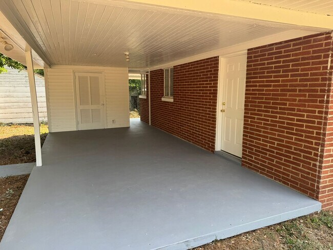 Foto del edificio - North Augusta Ranch with Tons of Natural Lighting!