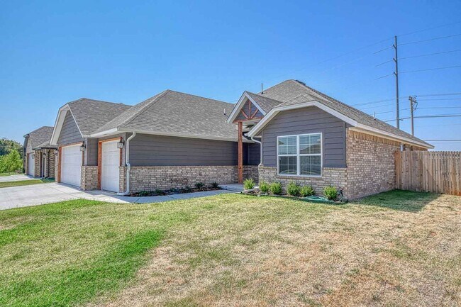 Foto del edificio - Beautiful Home in Summit Lakes!