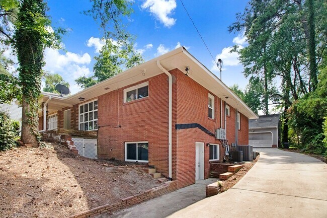 Foto del edificio - 105 Pineland Cir