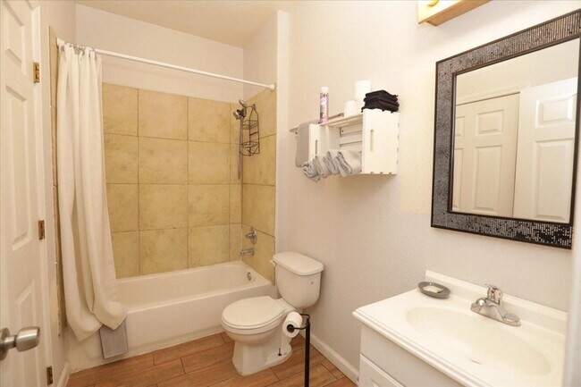 Foto del edificio - 13121 Vickery St