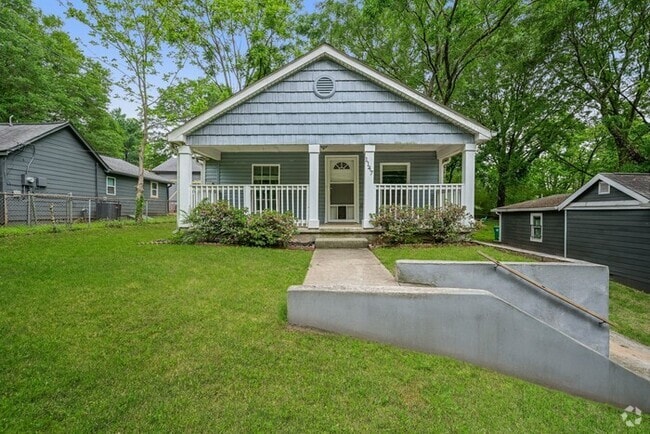 Building Photo - 1147 Hillcrest Dr SE