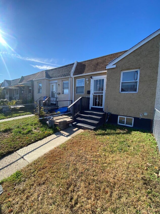 Foto principal - Charming 2-Bedroom Row Home in Sharon Hill