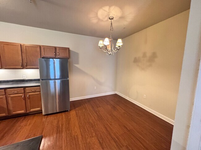 Building Photo - 2BD/2BA FOR RENT