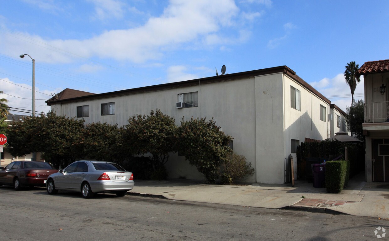 Foto del edificio - 4200-4212 E 10th St