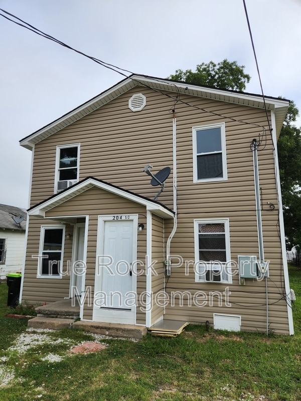 204 1/2 E 2nd