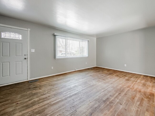 Building Photo - AVAILABLE NOW! Spacious and Inviting Westland Home!