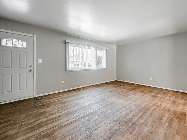 Foto del edificio - AVAILABLE NOW! Spacious and Inviting Westland Home!