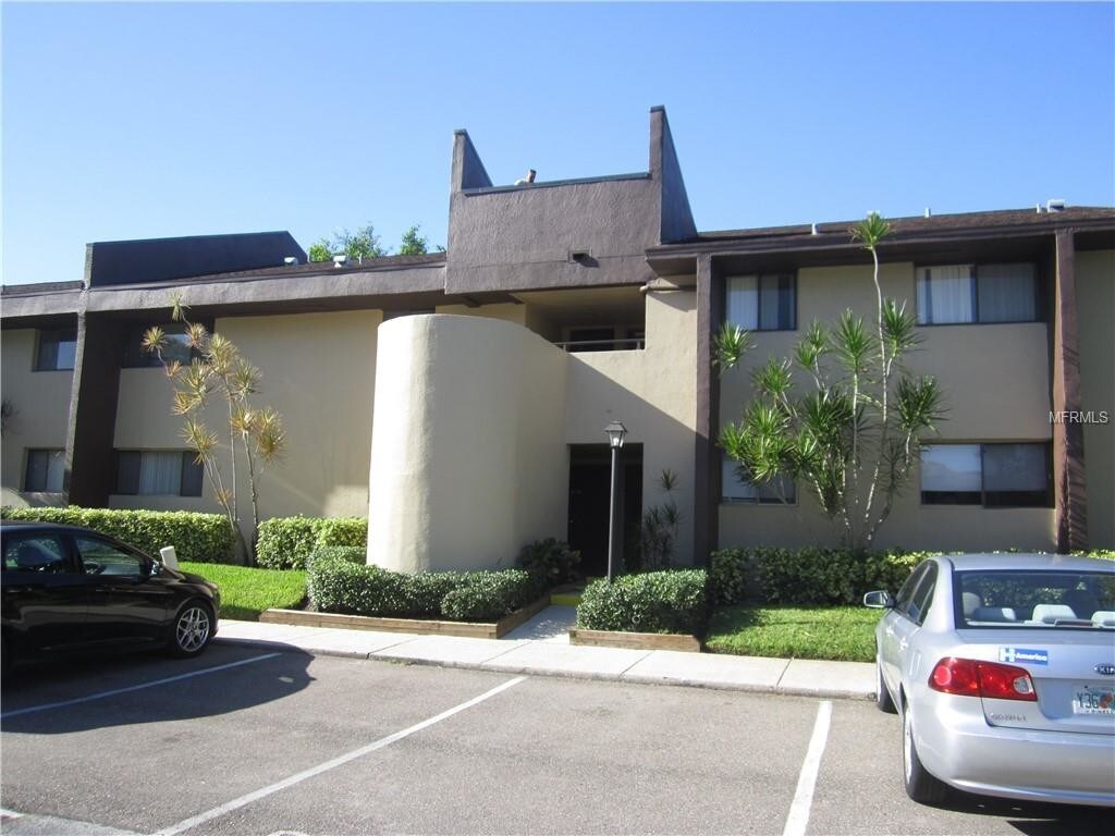 Foto principal - 10775 Village Club Circle