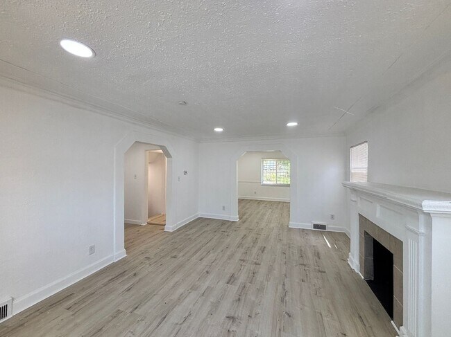 Foto del edificio - 14800 Woodmont Ave