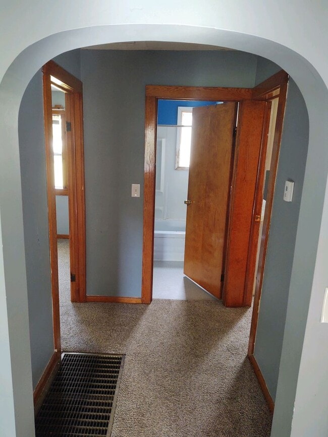 Building Photo - Adorable Home in Cadillac on Clam Lake Gre...