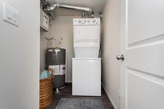 Building Photo - The Boardwalk