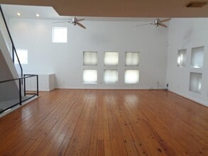 Building Photo - 117 Willard St