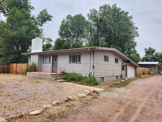 Building Photo - 506 W Cheyenne Rd