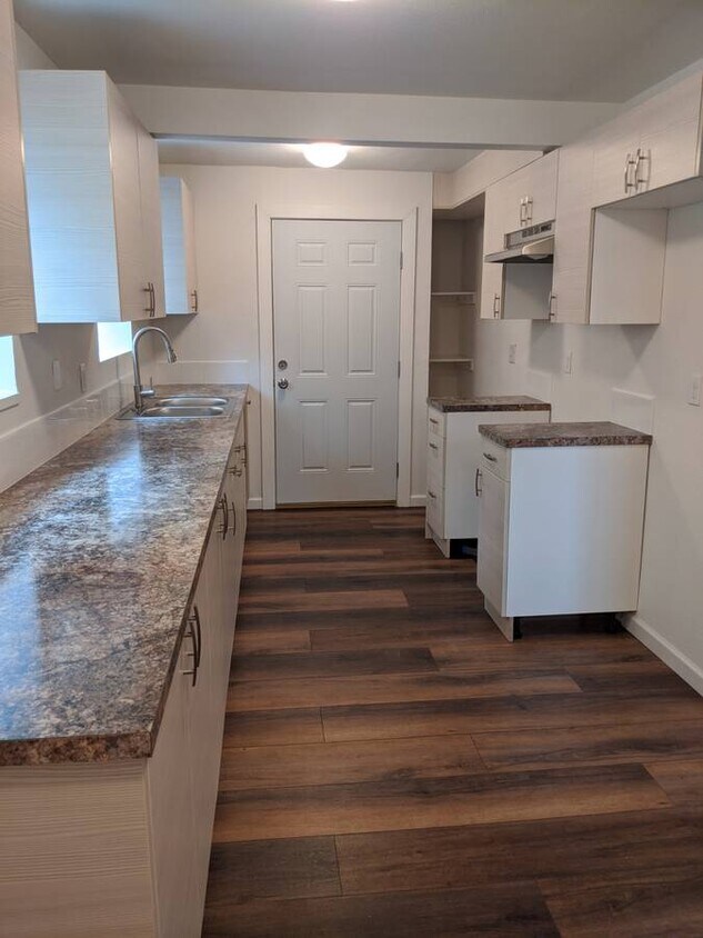 Foto principal - 8316 Wabash Ave S