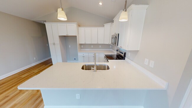Building Photo - Midtown Oaks 12