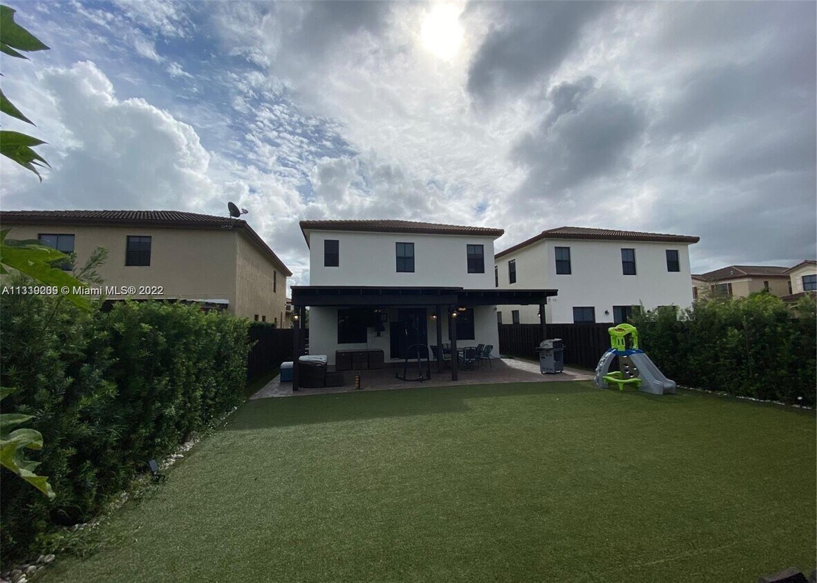 10075 NW 86th Terrace, Doral, FL 33178 House for Rent in Doral, FL