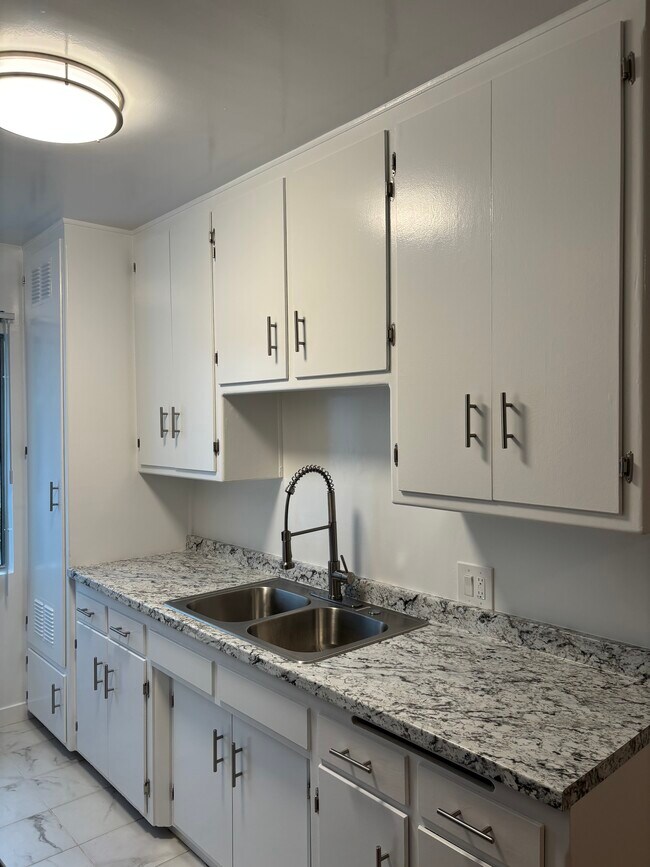 1x1 - Kitchen Counter - 1434 15th St