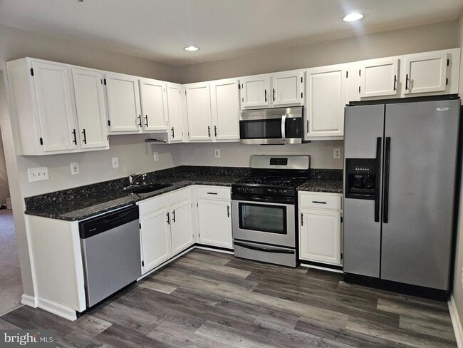 Building Photo - 2346 Hazelwood Ct