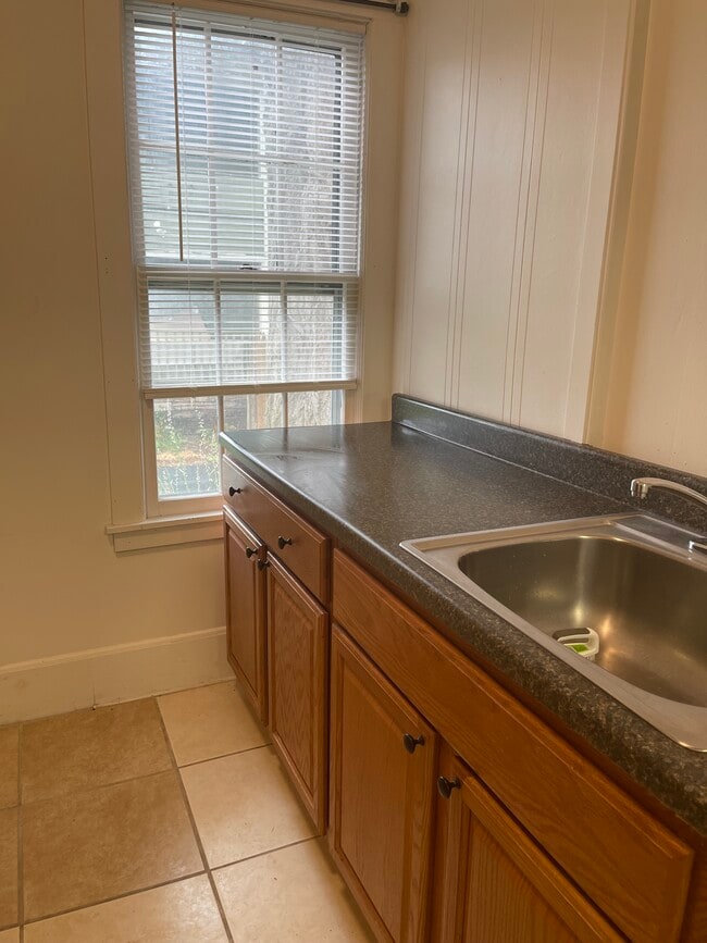 Kitchen - 323 Broad St