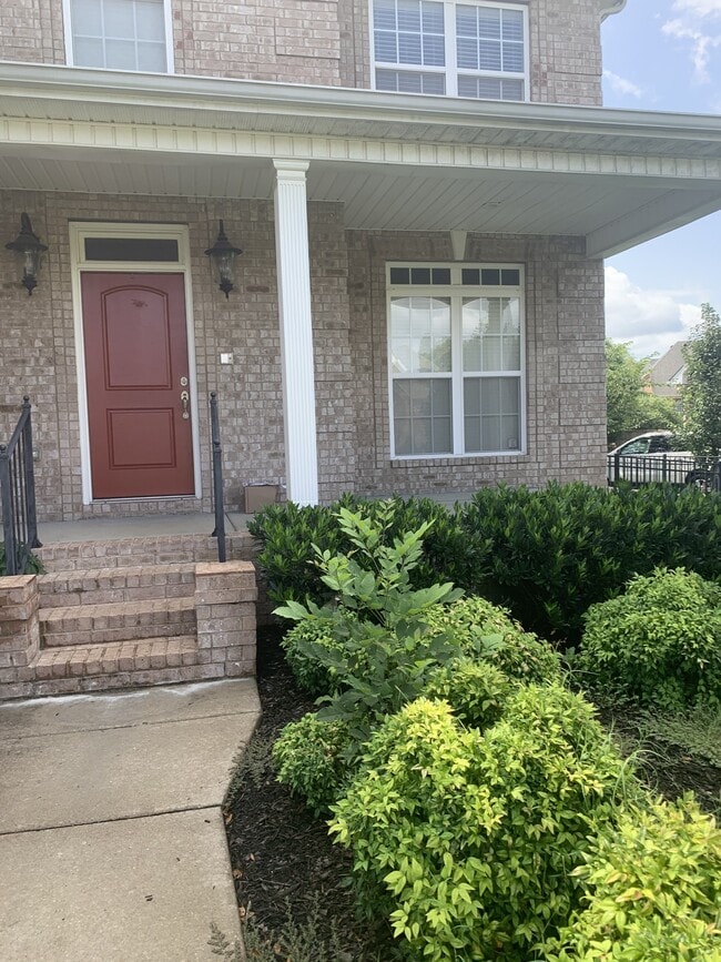 Photo - 426 Creekview Dr House