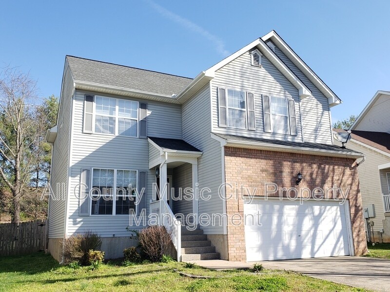 Building Photo - 733 Sweetwater Cir