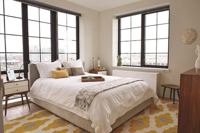 Building Photo - 2 bedroom in LONG ISLAND CITY NY 11101