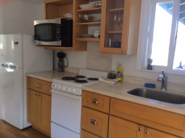 Full kitchen and all appliances included - 1065 Kahului St