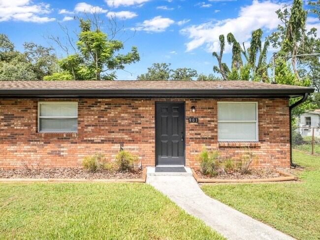 Photo - 901 S Taylor Rd (Seffner, FL) Apartment