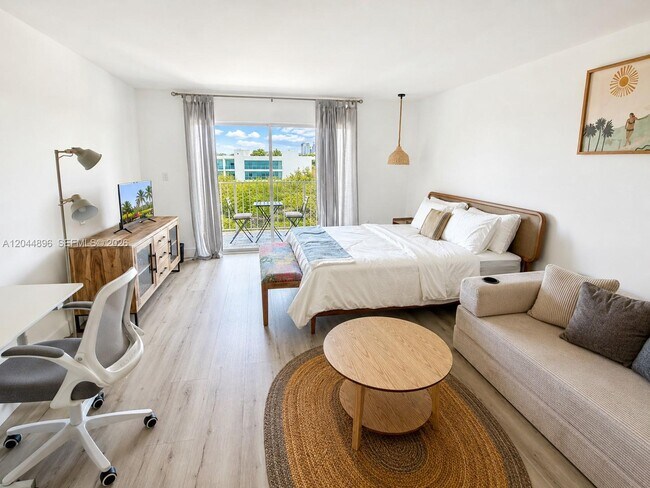 Foto del edificio - 650 NE 64th St