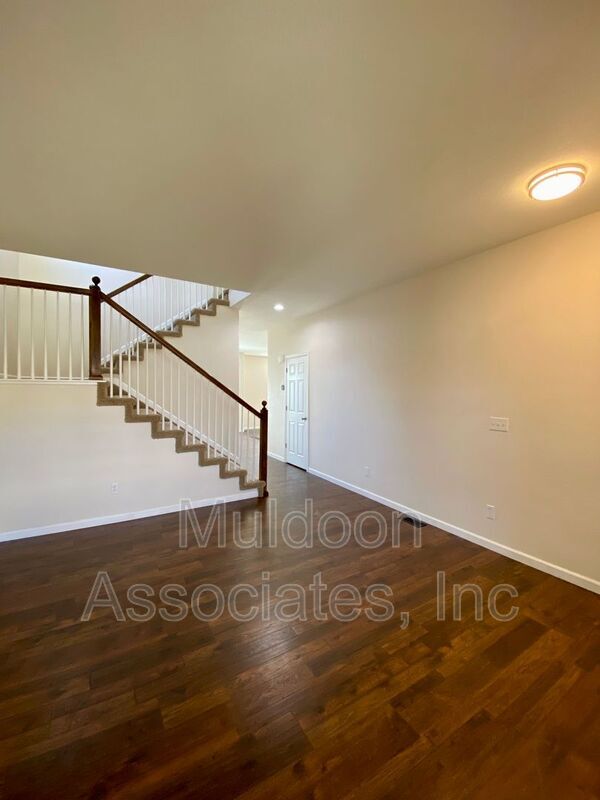 Building Photo - 7605 Dobbs Dr