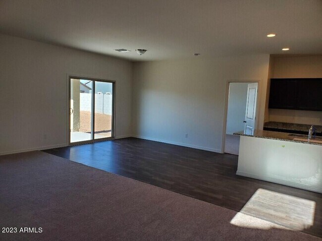 Foto del edificio - 37362 W Capri Ave