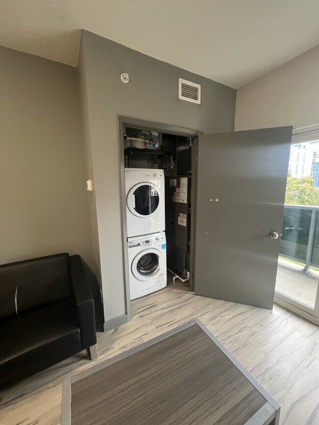 Photo du bâtiment - 258C-258C Sunview St