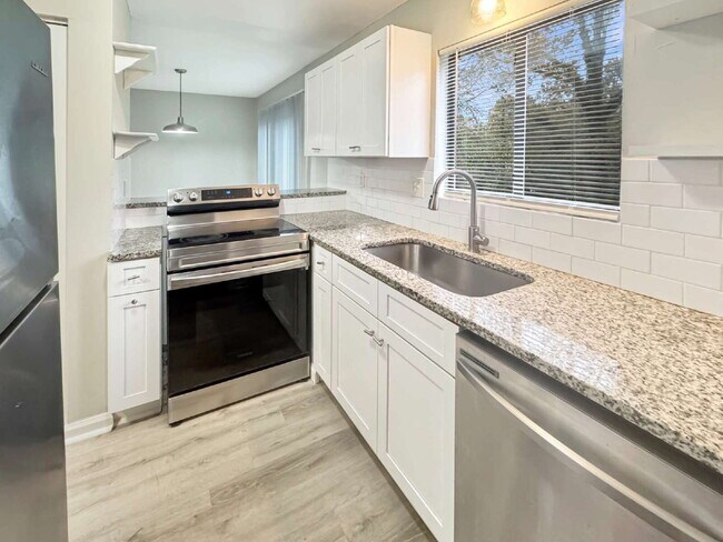 Building Photo - North Hall Duplex Available