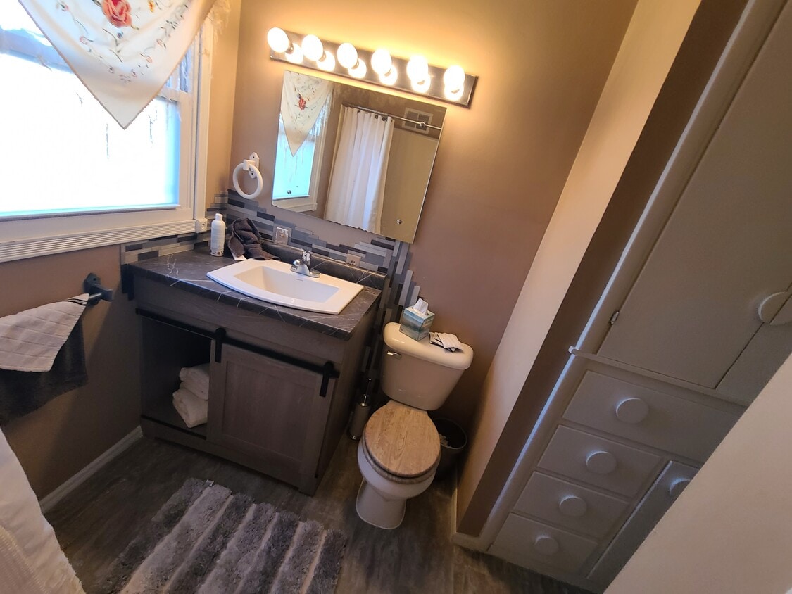 Foto del edificio - 1314 W B St