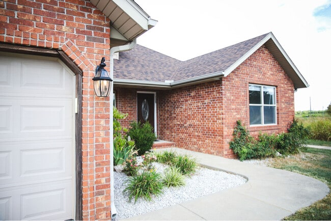 Building Photo - 108 Deer Run